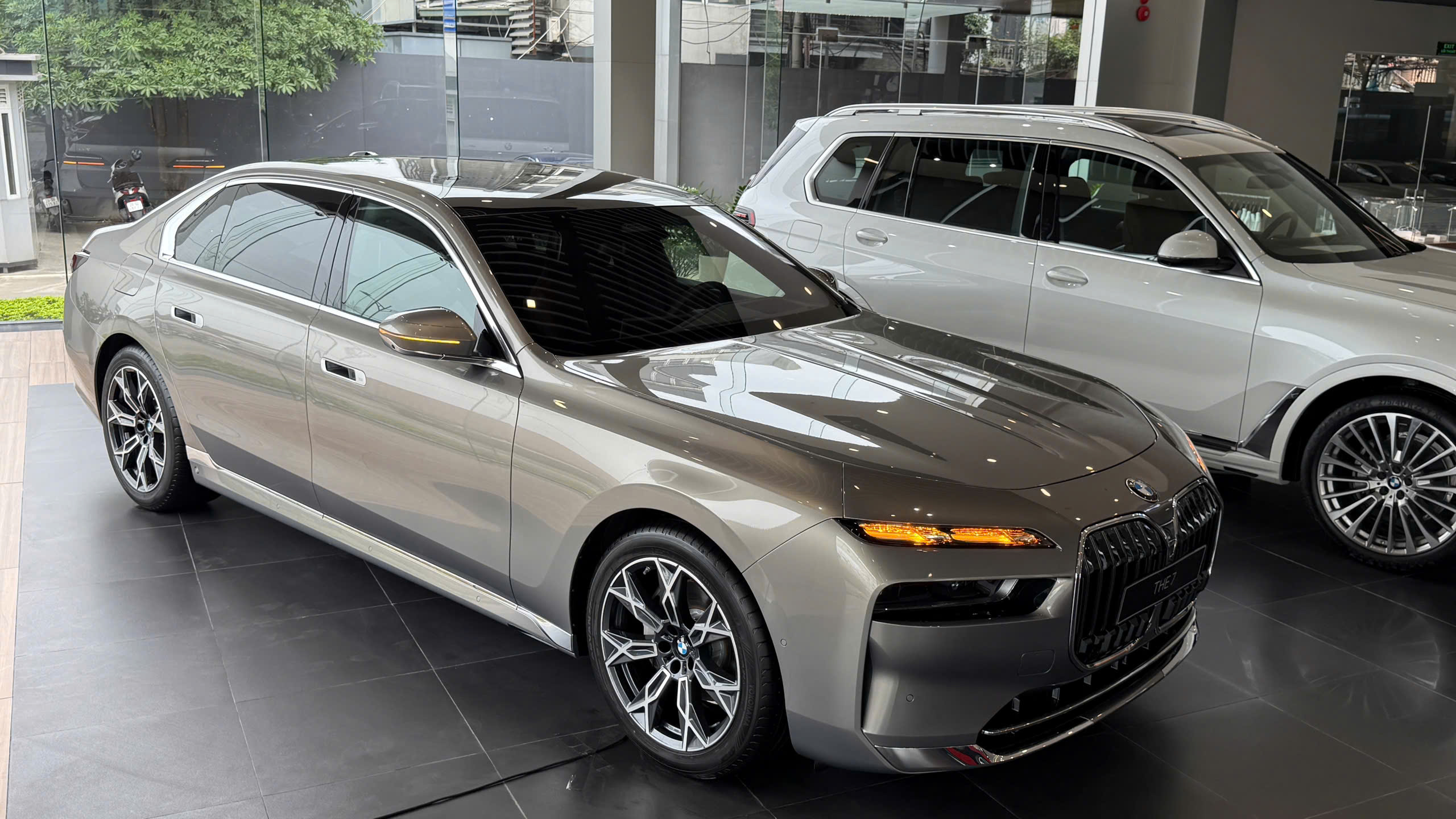 BMW735 Pure tiện nghi sang trọng