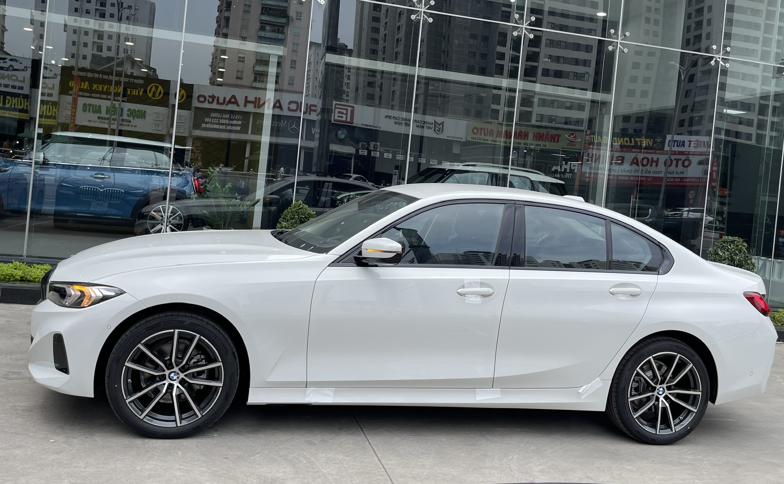 BMW 320i mới