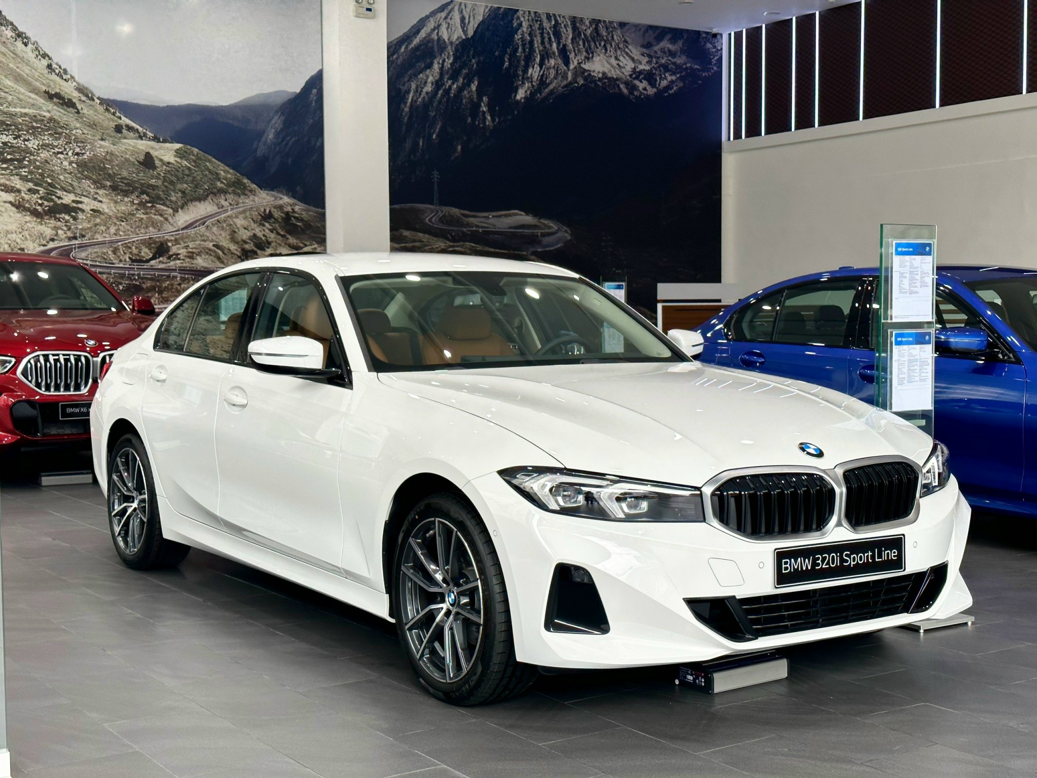 BMW 320i màu trắng 2026